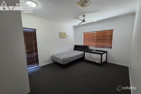 Property photo of 3 Thomas Place Emerald QLD 4720
