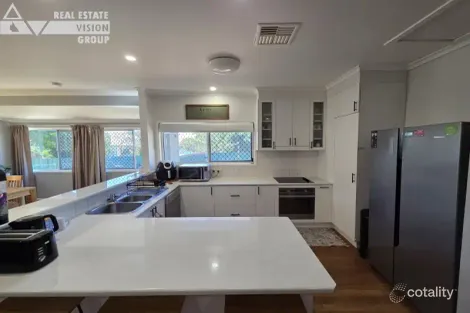 Property photo of 3 Thomas Place Emerald QLD 4720