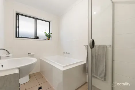 Property photo of 4 Flinders Drive Valley View SA 5093