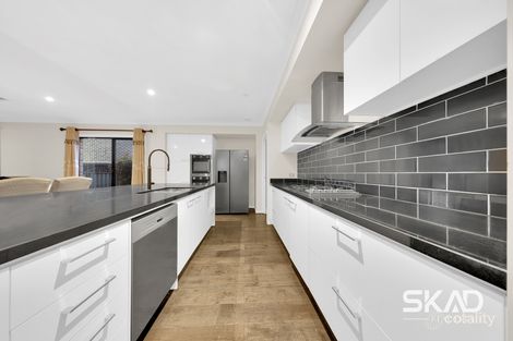 Property photo of 47 Clopton Rise Craigieburn VIC 3064