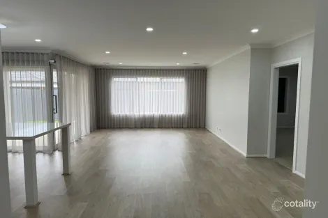 Property photo of 28 Sicily Road Clyde VIC 3978