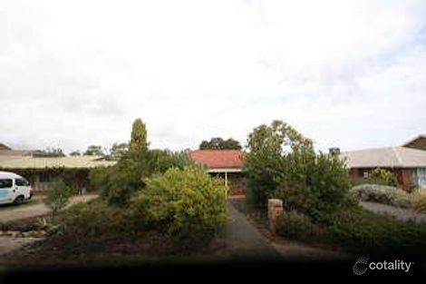 15 Takari Ct, Hallett Cove, SA 5158