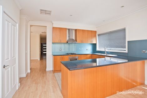 Property photo of 5 Alexandra Gardens Caroline Springs VIC 3023