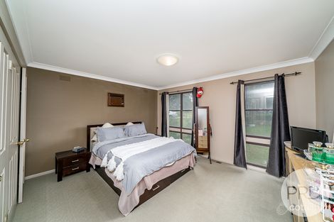 Property photo of 26 Fairbairn Crescent Kooringal NSW 2650
