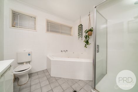 Property photo of 26 Fairbairn Crescent Kooringal NSW 2650