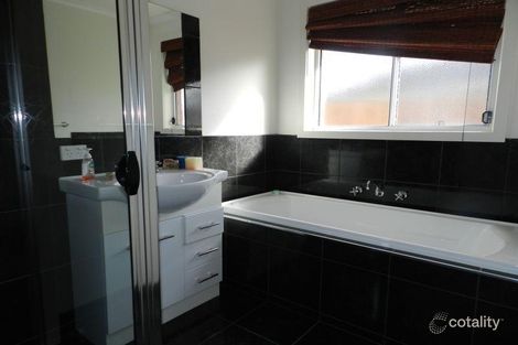 Property photo of 15 Callistemon Court Lucknow VIC 3875