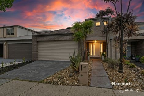 33 Fallingwater Dr, Pakenham, VIC 3810