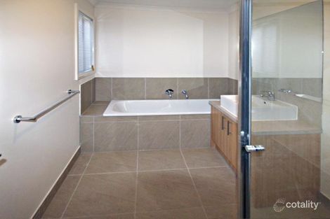 Property photo of 39 Toolern Waters Drive Weir Views VIC 3338