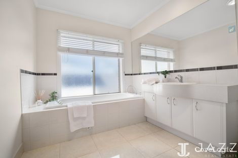 Property photo of 38 Copeland Crescent Point Cook VIC 3030