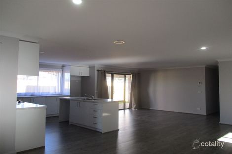 Property photo of 3 Berta Rise Drouin VIC 3818