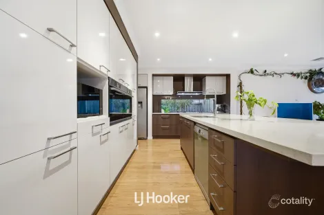 Property photo of 11 Freshfields Drive Cranbourne North VIC 3977