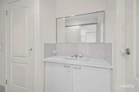 Property photo of 5 Abele Court Elanora QLD 4221