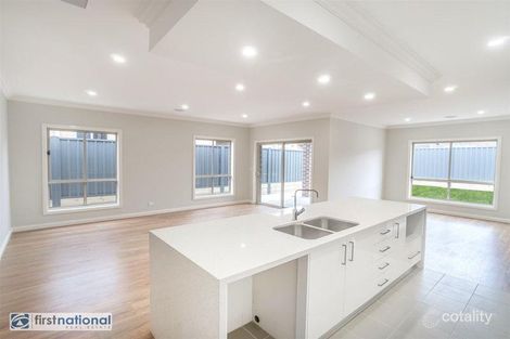 54 Dawnview Cres, Roxburgh Park, VIC 3064