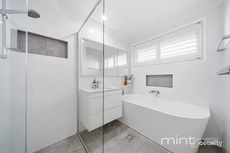 Property photo of 38 Eynham Road Milperra NSW 2214