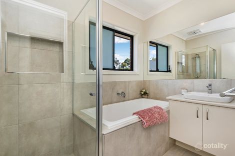 Property photo of 28 Drumbane Drive Golden Square VIC 3555