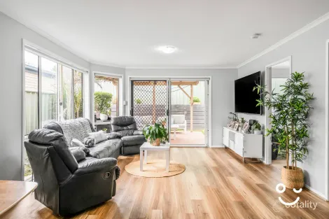 Property photo of 17 Herriott Crescent Horsley NSW 2530