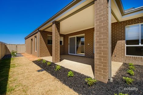 Property photo of 32 Ruthven Circuit Wodonga VIC 3690
