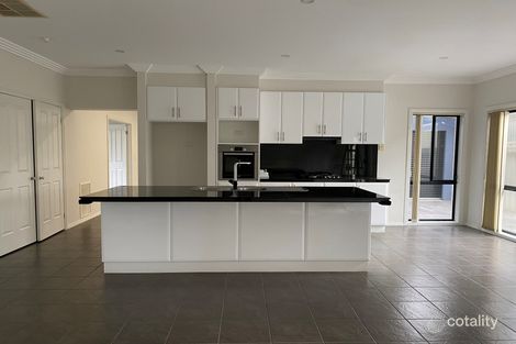 Property photo of 33 Mosman Way Craigieburn VIC 3064