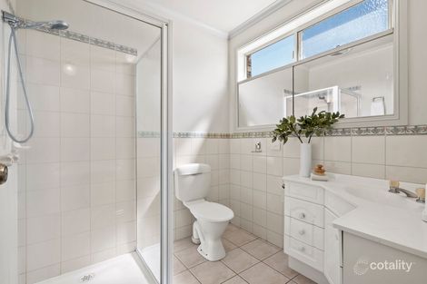 Property photo of 2 Redleaf Close Lara VIC 3212