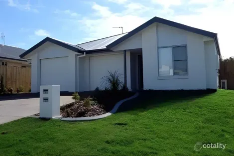 2/66 Bradman Way, Urangan, QLD 4655