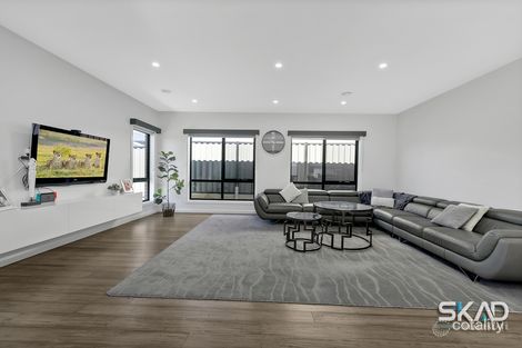 Property photo of 12 Banjolina Circuit Craigieburn VIC 3064