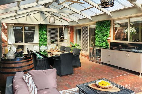 Property photo of 10 Bainbridge Drive Eltham VIC 3095
