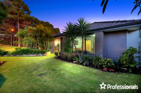 8 Birmingham Pde, Piara Waters, WA 6112