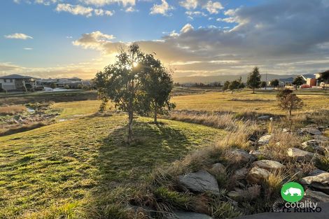 Property photo of 16 Sunset Place Googong NSW 2620