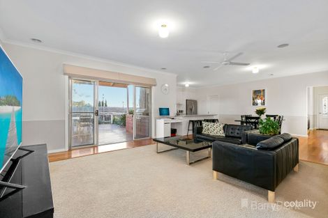 Property photo of 44 Henry Lawson Drive Pakenham VIC 3810