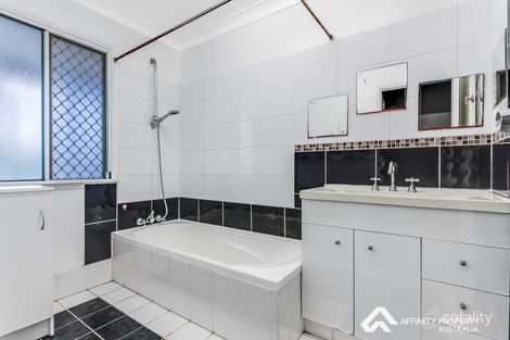 17 Tandoor Dr, Petrie, QLD 4502