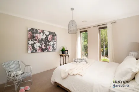 Property photo of 10 William Hovell Way Yea VIC 3717