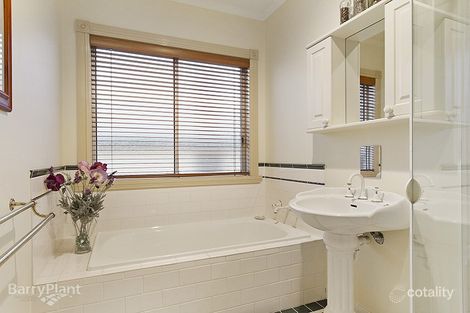 Property photo of 13 Glenside Walk Berwick VIC 3806