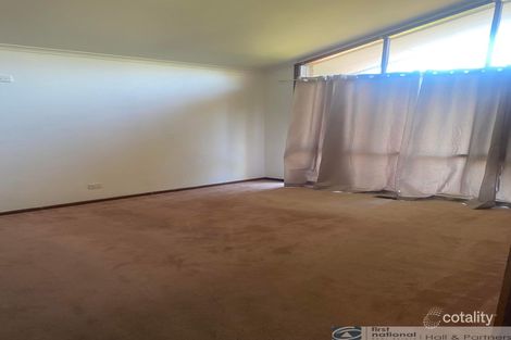 Property photo of 1 Gurner Court Endeavour Hills VIC 3802