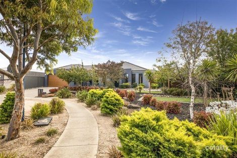 7 Omeo Tce, Manor Lakes, VIC 3024