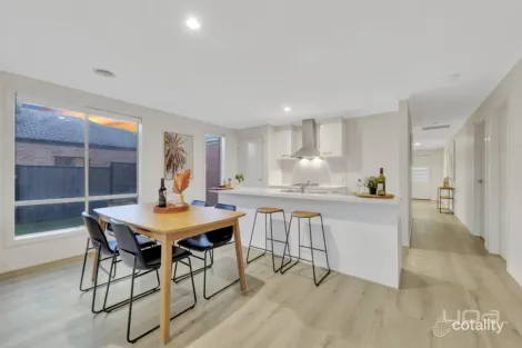 Property photo of 22 Snowsill Circuit Point Cook VIC 3030