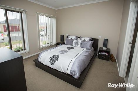 Property photo of 41 Cohens Way Pakenham VIC 3810