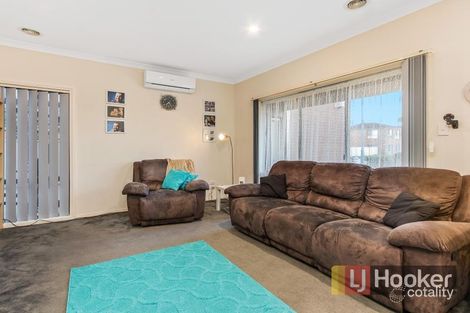 Property photo of 33 Bluehills Boulevard Pakenham VIC 3810