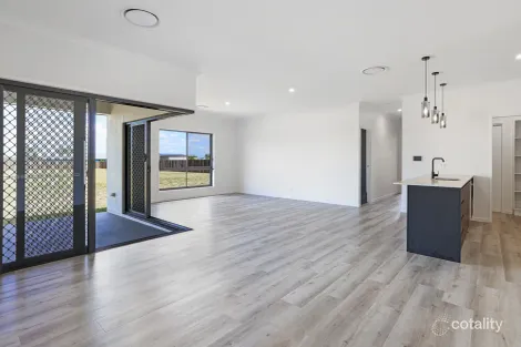 Property photo of 55 James Henderson Way Gooburrum QLD 4670