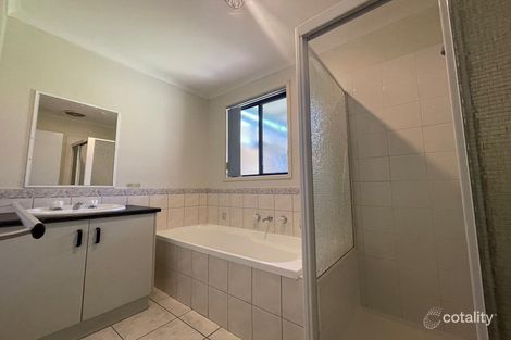 Property photo of 36 McIntyre Avenue Roxburgh Park VIC 3064