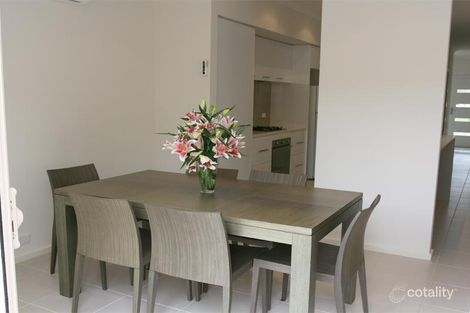Property photo of 25 Barrier Reef Circuit Endeavour Hills VIC 3802