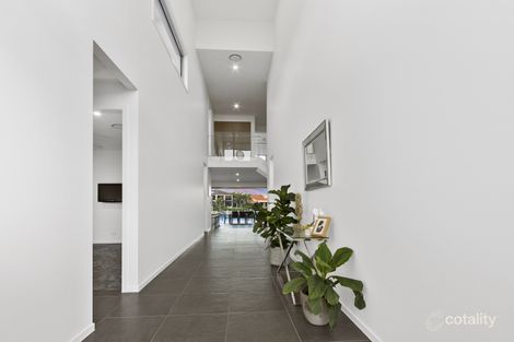 Property photo of 12 Queen Guineveres Place Paradise Point QLD 4216