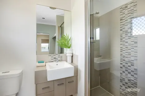 Property photo of 27 Warrill Place Kelso QLD 4815