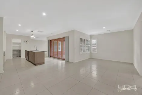 Property photo of 15 Atkinson Close Point Cook VIC 3030