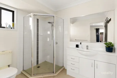 Property photo of 8 Belltrees Place Gracemere QLD 4702