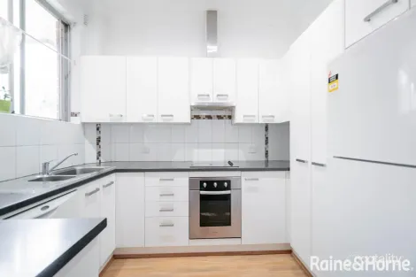 9/52 Hampton Court Rd, Carlton, NSW 2218