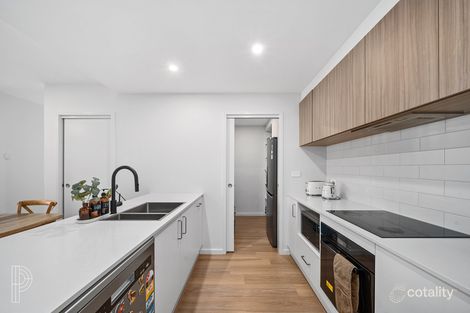 74/2 Woodberry Ave, Coombs, ACT 2611