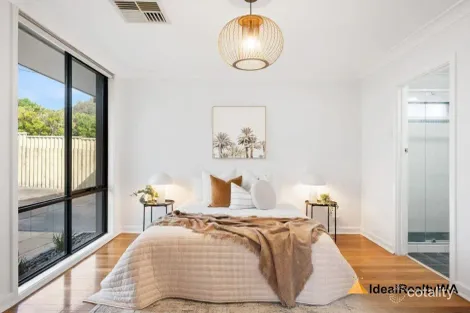 Property photo of 4 Parklands Square Riverton WA 6148