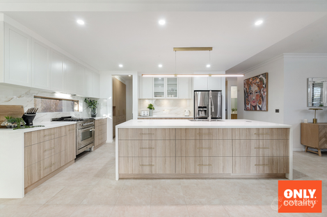 Property photo of 18 Bronson Circuit Cranbourne North VIC 3977