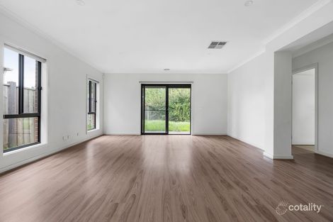 Property photo of 30 Roundhay Crescent Point Cook VIC 3030