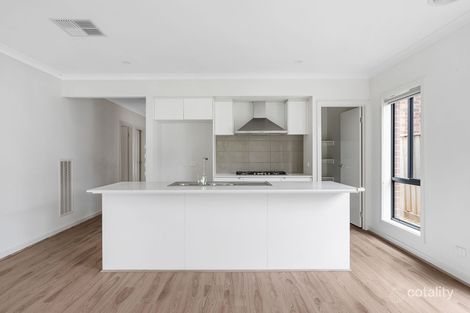 Property photo of 30 Roundhay Crescent Point Cook VIC 3030